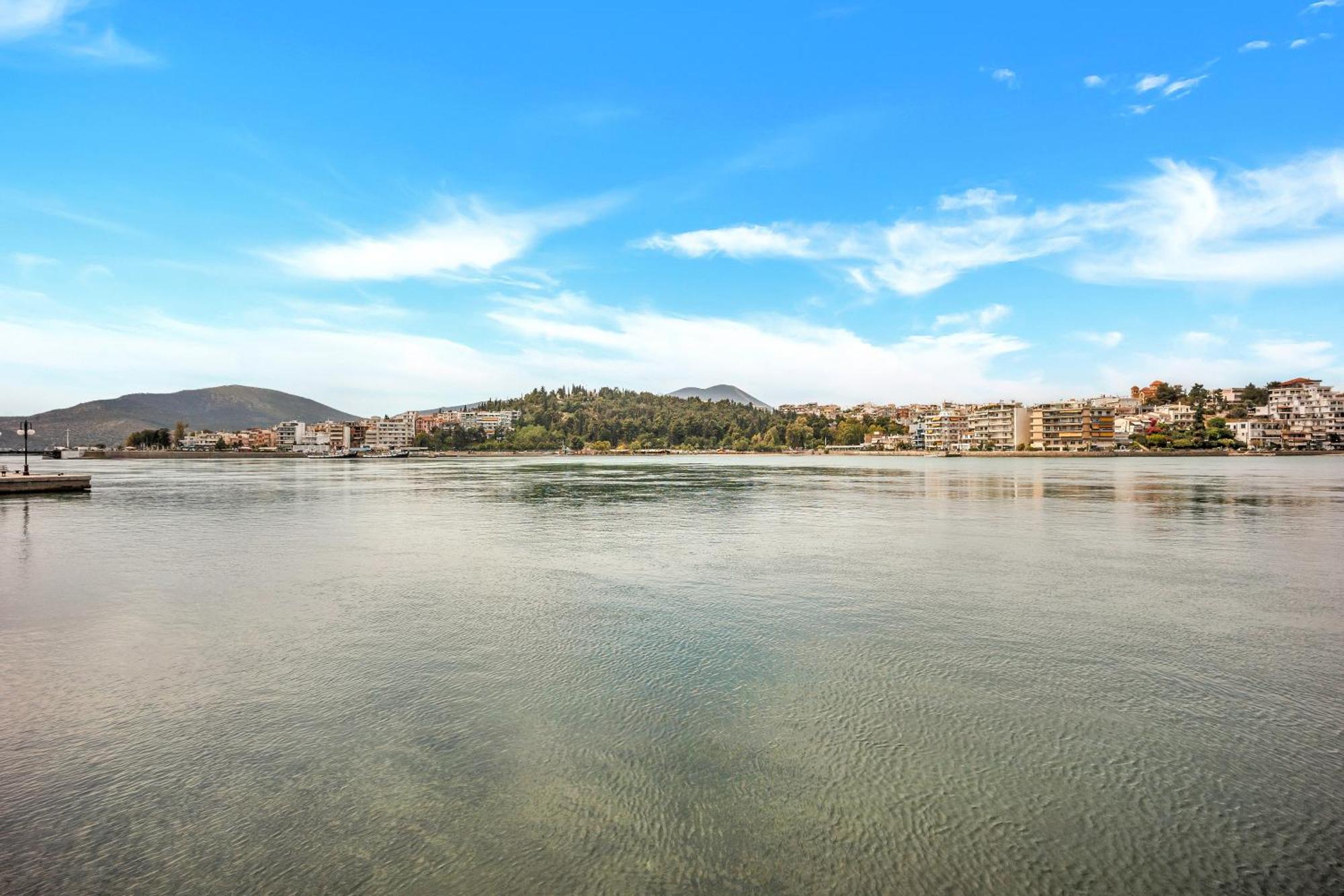 Fabulous Central Apartment Close To The Sea! Chalkís Exterior foto