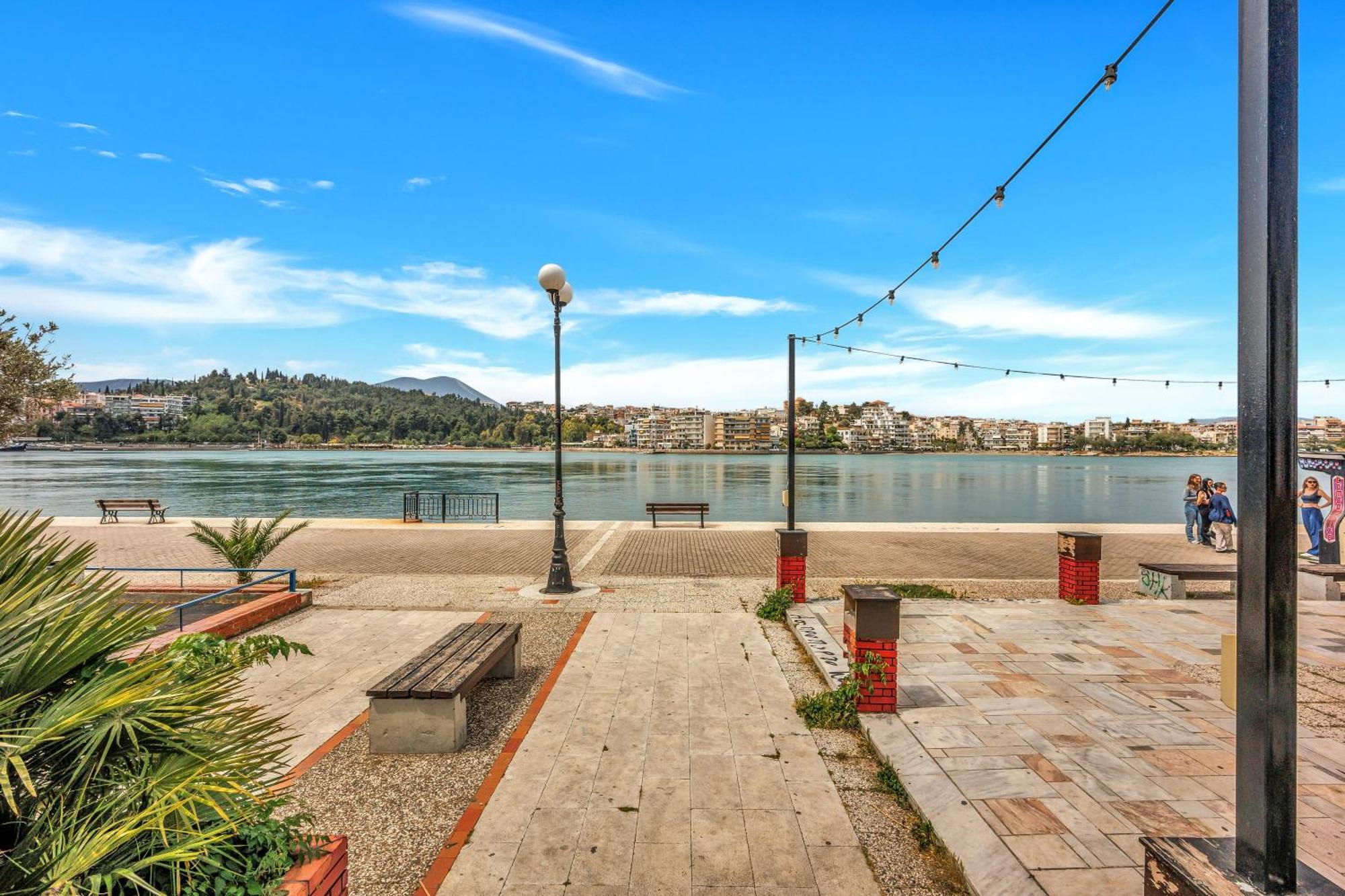 Fabulous Central Apartment Close To The Sea! Chalkís Exterior foto